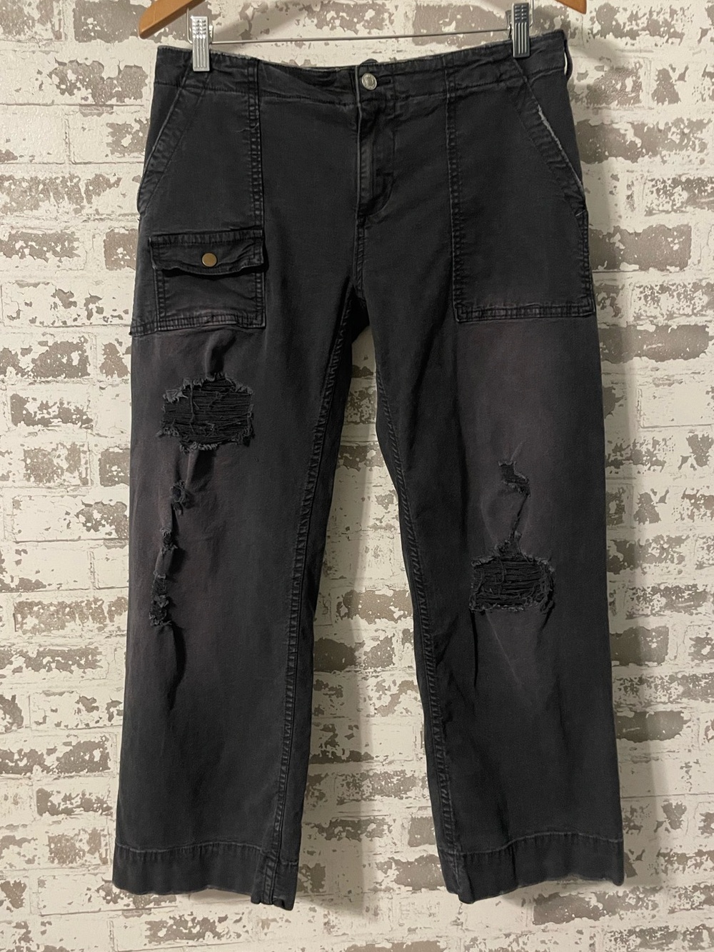 Pilcro Distressed Utility Cropped Wide Leg Jeans Black Size 27 Anthropologie - Picture 3 of 8
